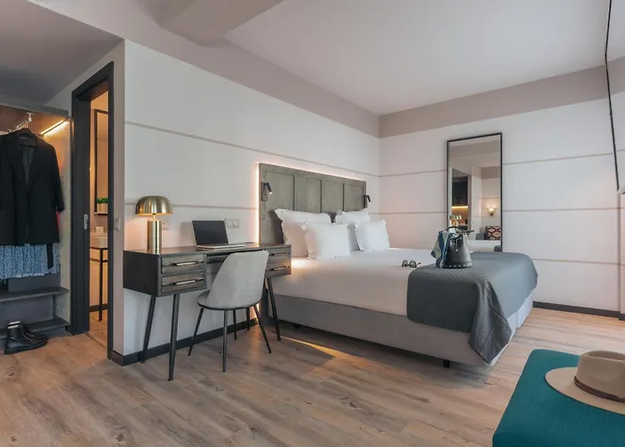 Hotel Pestana Vintage Center 4*